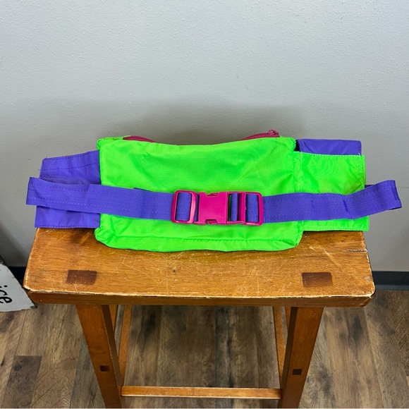 Seirus Vintage 1980s Vibrant Green Purple Fanny Pack Travel Bag Activewear Sport - Picture 3 of 12